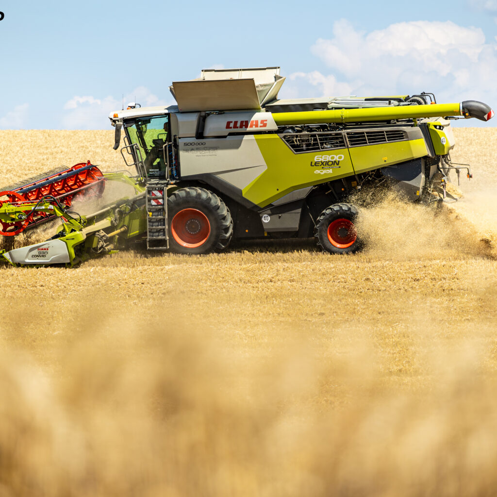 Claas lexion 6800 záber z boku